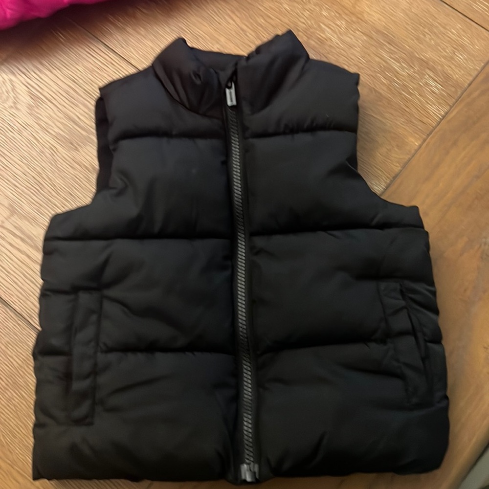 Old navy puffer vest size 2T